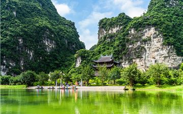 Tour Ninh Bình Trong Ngày: Hà Nội - Hoa Lư - Tràng An - Hang Múa