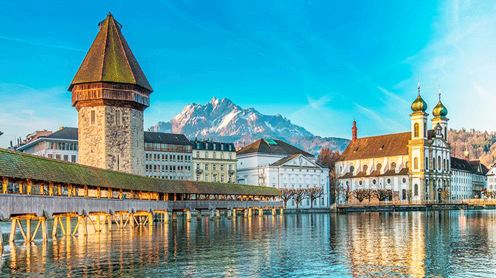 Cầu gỗ Kapellbrücke.