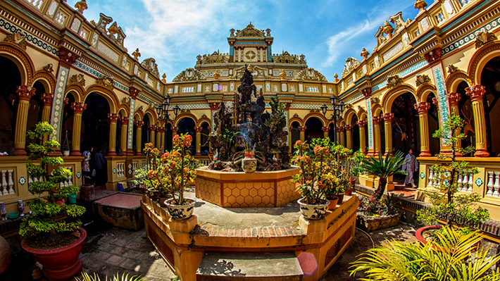 Tour du lịch Tiền Giang - Cần Thơ: Tour du lịch Tiền Giang - Cần Thơ là một chuyến hành trình đầy thú vị và hấp dẫn. Du khách sẽ được chiêm ngưỡng cảnh đẹp tuyệt vời của nơi đây, hòa mình vào không khí yên bình của vùng sông nước. Hãy xem bức ảnh để trải nghiệm cảm giác này!