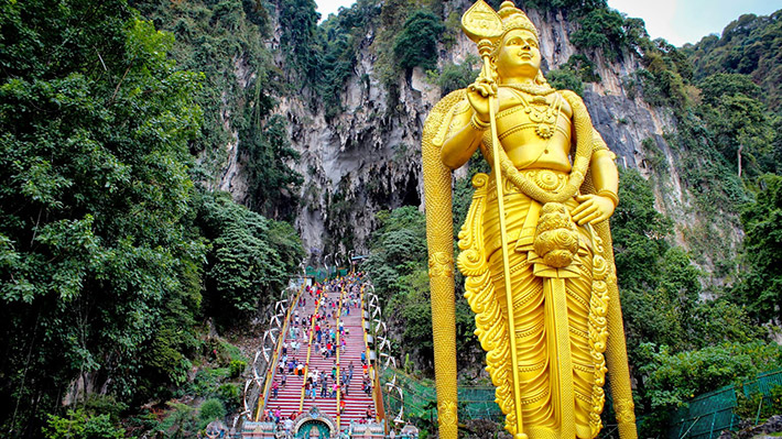 Động Batu - Hành trình tâm linh bên tượng thần Murugan nguy nga.