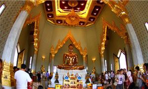ivivu-chua-phat-vang-wat-traimit.jpg