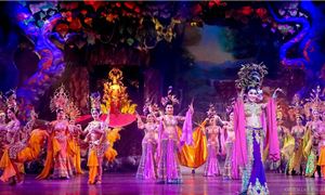 ivivu-alcazar-show.jpg