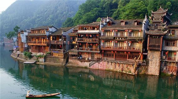 Phượng Hoàng Cổ Trấn