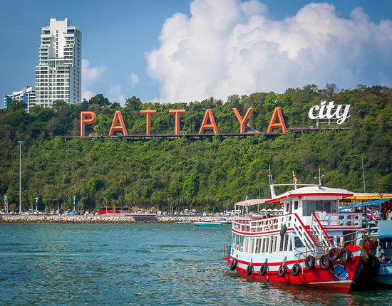 Pattaya: điểm đến sôi động với bãi biển, mua sắm, và giải trí đêm.