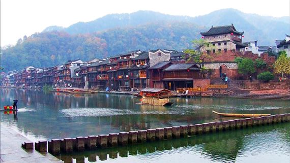 Phượng Hoàng cổ trấn