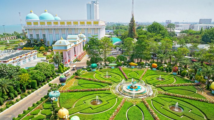 Lâu Đài Tỷ Phú Baan Sukhawadee.