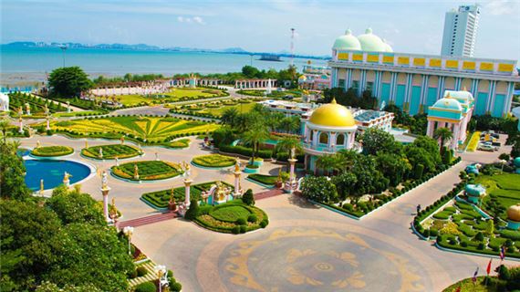 Lâu Đài Tỷ Phú Baan Sukhawadee.