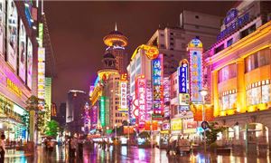 Nam Kinh Lộ ở Thượng Hải - Một trục đường mua sắm sôi động.