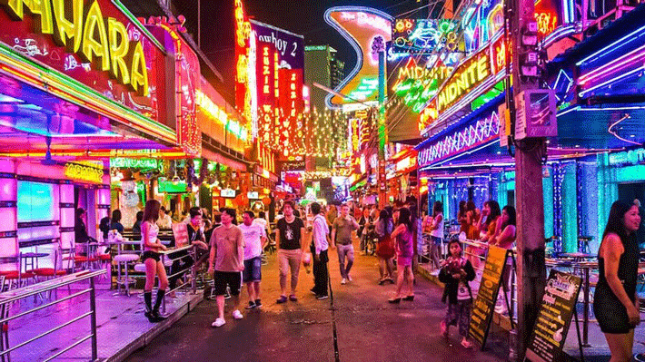 Patong Walking Street, trái tim sôi động của Phuket khi màn đêm xuống