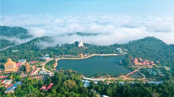 Quan cảnh núi Cấm từ xa.