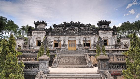 Lăng Khải Định.