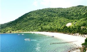 Bãi Ông, một trong những bãi biển đẹp nhất tại Cù Lao Chàm.