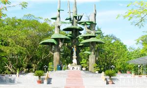 ivivu-thanh-dia-la-vang.gif