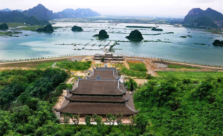 Cảnh quan Tam Chúc.