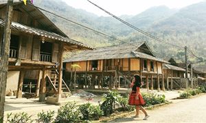 ivivu-thi-tran-mai-chau.gif