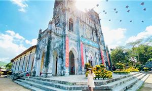 ivivu-nha-tho-mang-lang-phu-yen.gif