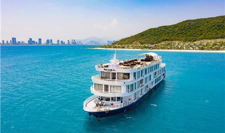 Tour Du Thuyền Sea Coral Cao Cấp Trong Ngày: Thưởng Thức Hoàng Hôn Trên Vịnh Nha Trang