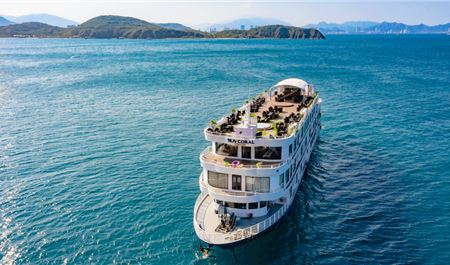 Tour Du Thuyền Sea Coral Nha Trang Trong Ngày: Khám Phá Đảo Khỉ - Vịnh Nha Phu