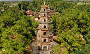 ivivu-chua-thien-mu-bia.gif