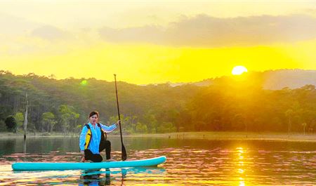 Tour Đà Lạt Nửa Ngày: Chèo SUP Ngắm Hoàng Hôn Hồ Tuyền Lâm