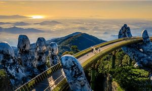 ivivu-cau-vang-da-nang.gif