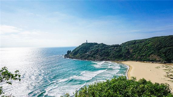 Mũi Điện Đại Lãnh, cực đông đất liền của Việt Nam.