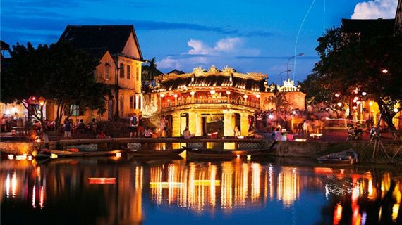 Chùa Cầu Hội An, nổi bật với kiến trúc độc đáo, mang đậm nét văn hóa Nhật Bản và Việt Nam.