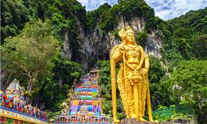 Động Batu - Kỳ quan thiên nhiên hùng vĩ với đền thờ ấn tượng.