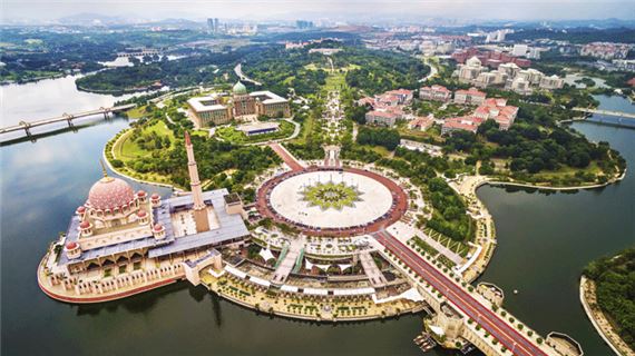 Nhà thờ Hồi giáo Putra trong khu thành phố mới Putrajaya.