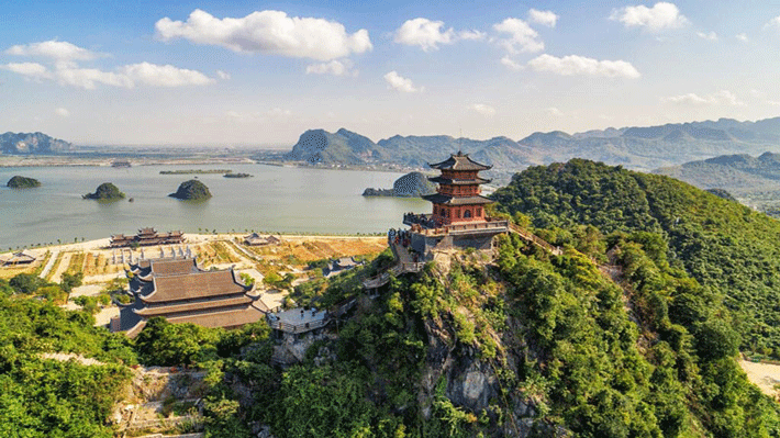 Quần thể danh thắng tâm linh Tam Chúc.