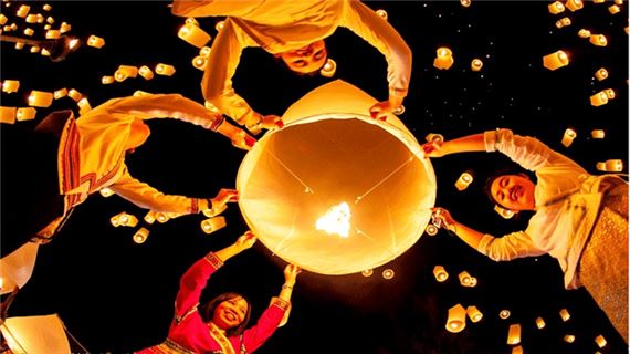 Lễ Hội thả đèn trời Yipeng