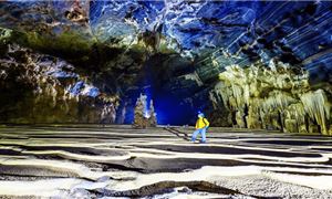 ivivu-hang-tien-phong-nha.gif