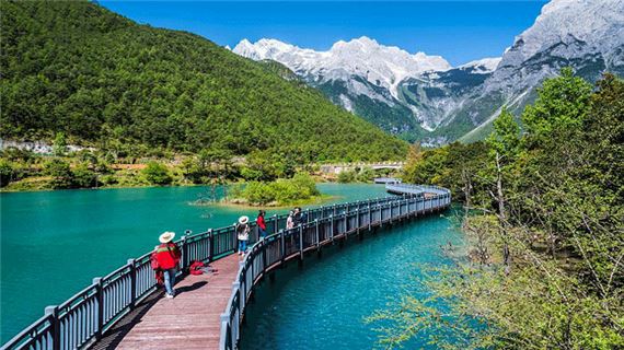 Nhật Nguyệt Đàm: Vẻ đẹp thiên nhiên giữa đất trời.