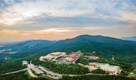 Tour Miền Bắc Hành Hương Trong Ngày: Khám Phá Chùa Ba Vàng - Yên Tử