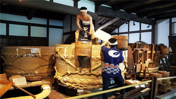 Bảo tàng rượu Sake Hakutsuru.