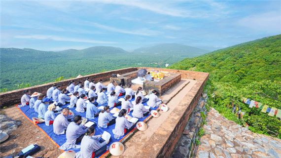 Đỉnh núi Linh Thứu.