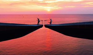 Cầu Hôn - Kiss Bridge