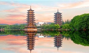 Tháp Đôi Nhật Nguyệt.