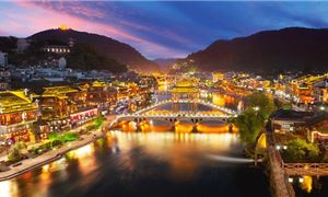 Phượng Hoàng Cổ Trấn
