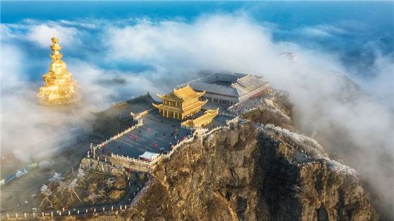 Đỉnh núi Nga Mi.