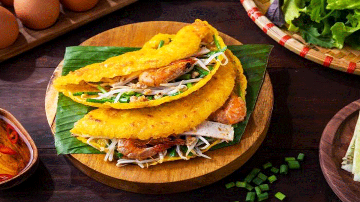 Huế Trong Ngày: Thưởng Thức Ẩm Thực Đêm Huế Bằng Xích Lô