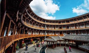 Cổ trấn Lạc Đới - Vòng xoáy kiến trúc Hakka giữa lòng trời xanh.