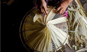 Trải nghiệm làm nón lá