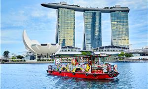 ivivu-du-thuyen-tren-dong-song-singapore-ngam-canh-vinh-marina-bay.jpg