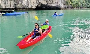ivivu-cheo-thuyen-kayak-ha-long.jpg