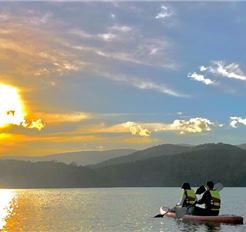 Tour Đà Lạt Nửa Ngày: Chèo SUP Ngắm Bình Minh Hồ Tuyền Lâm