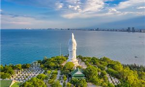 Chùa Linh Ứng, bức tượng cao nhất Việt Nam, biểu tượng của sự bình an và linh thiêng.