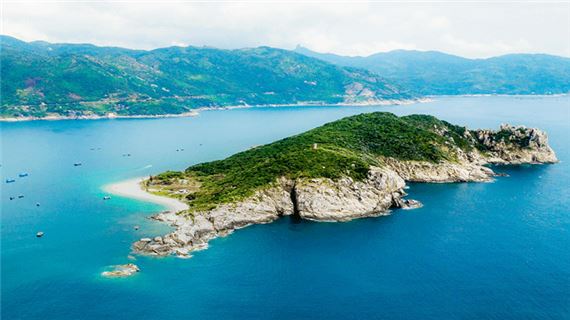 Mũi Điện Đại Lãnh, cực đông đất liền của Việt Nam.