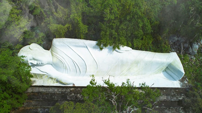 Phật nằm trên núi Tà Cú.