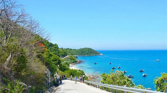 Bãi Xếp, nổi tiếng với bờ cát trắng mịn và làn nước biển trong xanh.